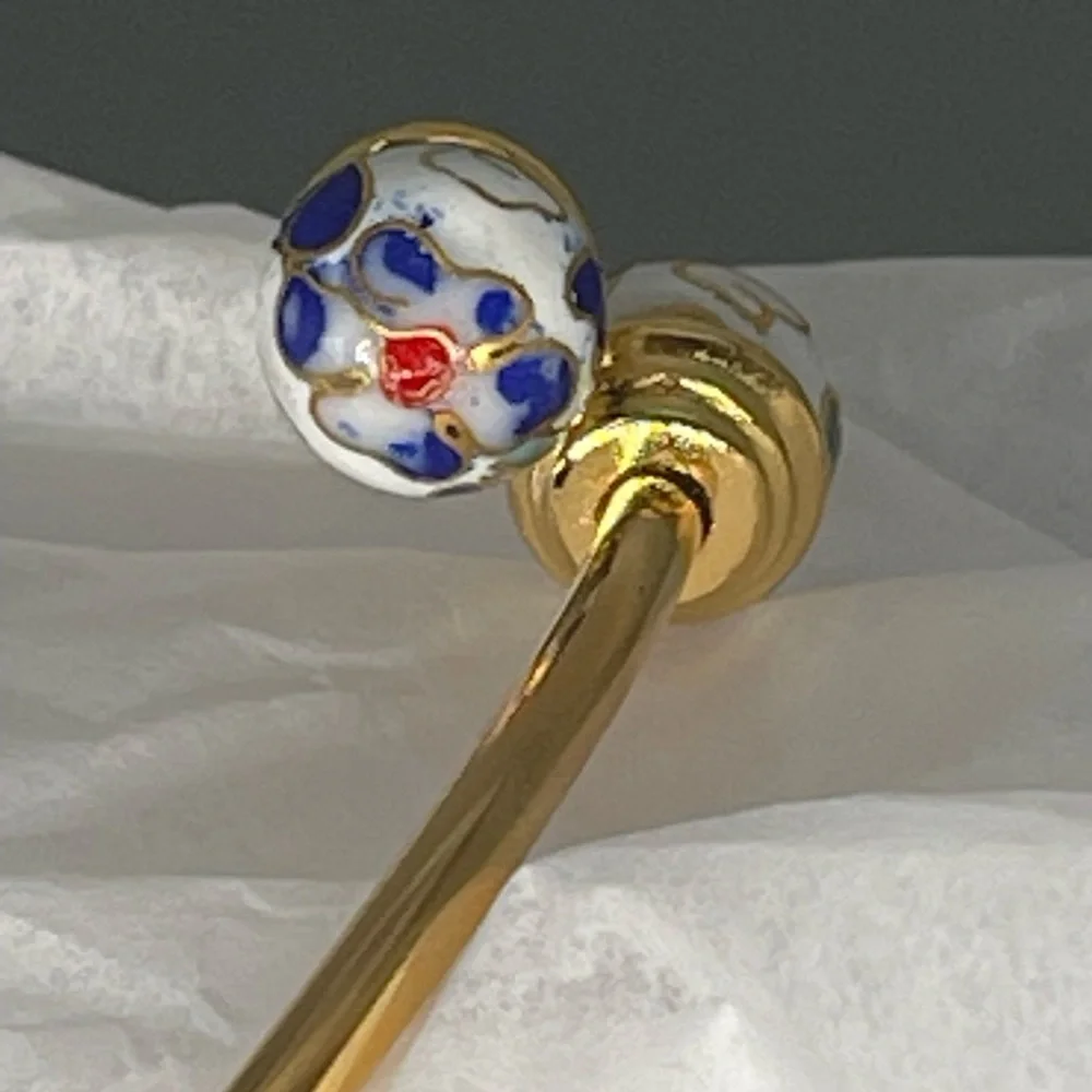 !!SOLD!! Vintage Avon White Blue Cloisonné Easter Egg Clip Earrings Bracelet - Picture 6 of 10